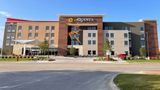 <b>La Quinta Inn & Suites by Wyndham Exterior</b>. Images powered by <a href="https://iceportal.shijigroup.com/" title="IcePortal" target="_blank">IcePortal</a>.
