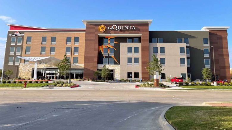 <b>La Quinta Inn & Suites by Wyndham Exterior</b>. Images powered by <a href="https://iceportal.shijigroup.com/" title="IcePortal" target="_blank">IcePortal</a>.