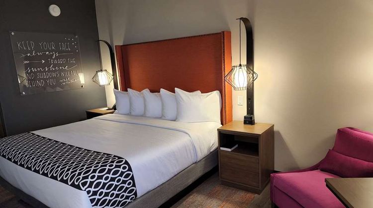 La Quinta Inn & Suites by Wyndham Room