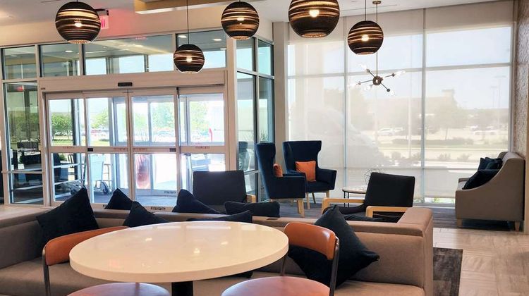 La Quinta Inn & Suites by Wyndham Lobby