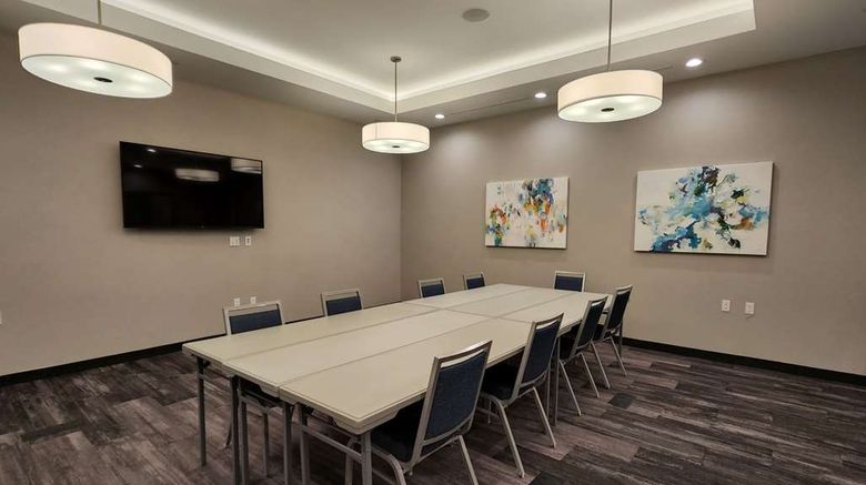 <b>La Quinta Inn & Suites by Wyndham Meeting</b>. Images powered by <a href="https://iceportal.shijigroup.com/" title="IcePortal" target="_blank">IcePortal</a>.