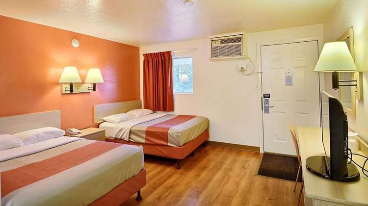 Travelodge by Wyndham Brattleboro Room