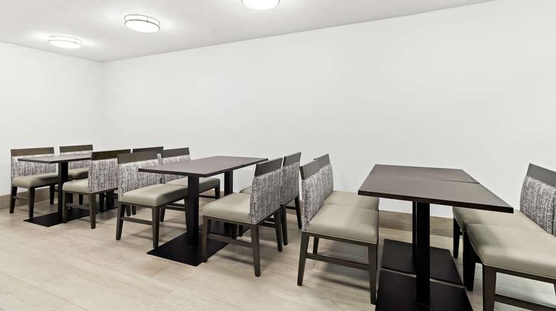 <b>SureStay by Best Western Groves Restaurant</b>. Images powered by <a href="https://iceportal.shijigroup.com/" title="IcePortal" target="_blank">IcePortal</a>.