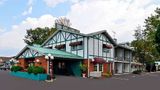 Super 8 by Wyndham Country Squire Resort Exterior