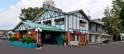 Super 8 by Wyndham Country Squire Resort Exterior