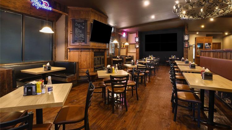 Super 8 by Wyndham Country Squire Resort Restaurant