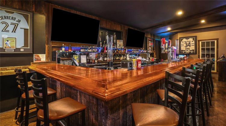 Super 8 by Wyndham Country Squire Resort Restaurant
