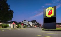 Super 8 by Wyndham Country Squire Resort
