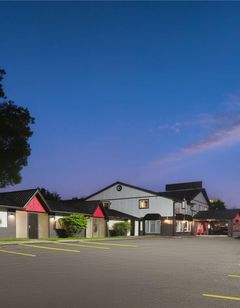 Super 8 by Wyndham Country Squire Resort