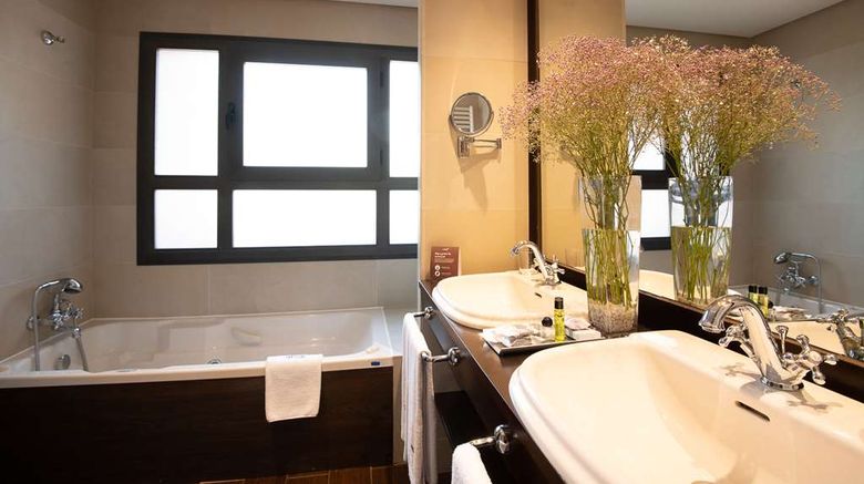 <b>Hotel Intur Alcazar de San Juan Suite</b>. Images powered by <a href="https://iceportal.shijigroup.com/" title="IcePortal" target="_blank">IcePortal</a>.