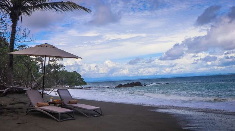 <b>Lapa Rios Ecolodge Beach</b>. Images powered by <a href="https://iceportal.shijigroup.com/" title="IcePortal" target="_blank">IcePortal</a>.