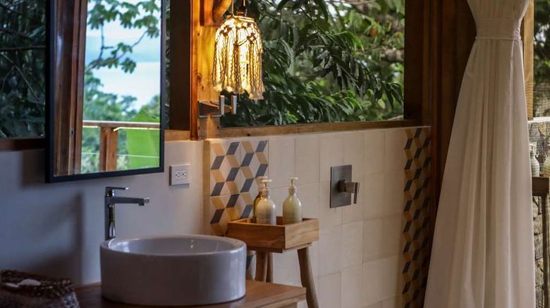 <b>Lapa Rios Ecolodge Suite</b>. Images powered by <a href="https://iceportal.shijigroup.com/" title="IcePortal" target="_blank">IcePortal</a>.