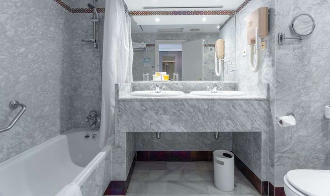 Hotel Abades Benacazon Room