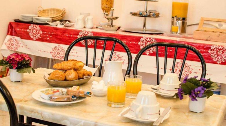 <b>Paris Bruxelles Restaurant</b>. Images powered by <a href="https://iceportal.shijigroup.com/" title="IcePortal" target="_blank">IcePortal</a>.