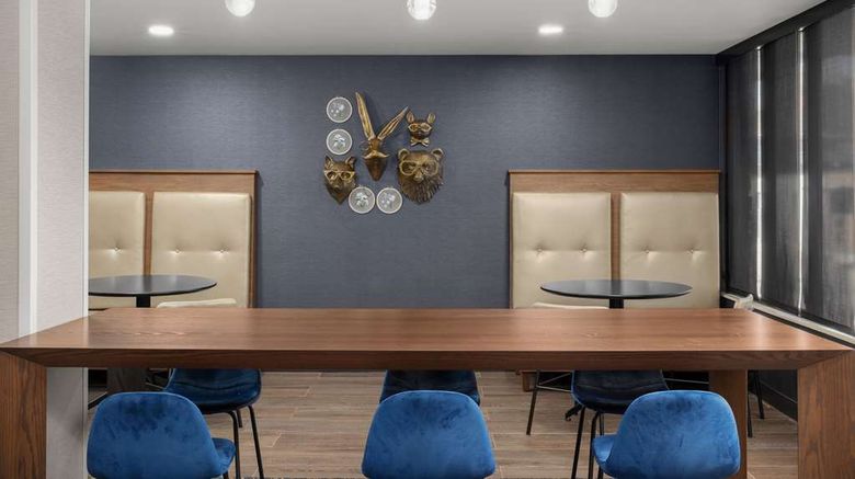 <b>Hotel Westport, Tapestry Collection Lobby</b>. Images powered by <a href="https://iceportal.shijigroup.com/" title="IcePortal" target="_blank">IcePortal</a>.