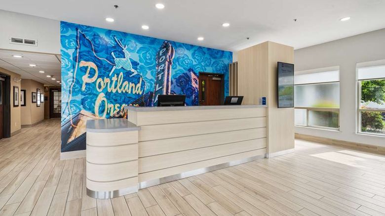 <b>Best Western Lake Oswego Hotel Lobby</b>. Images powered by <a href="https://iceportal.shijigroup.com/" title="IcePortal" target="_blank">IcePortal</a>.