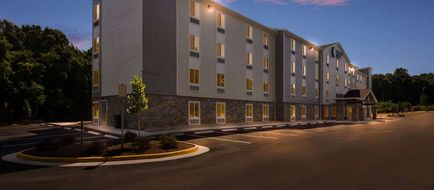 WoodSpring Suites Exterior