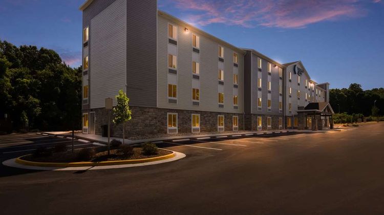 WoodSpring Suites Exterior