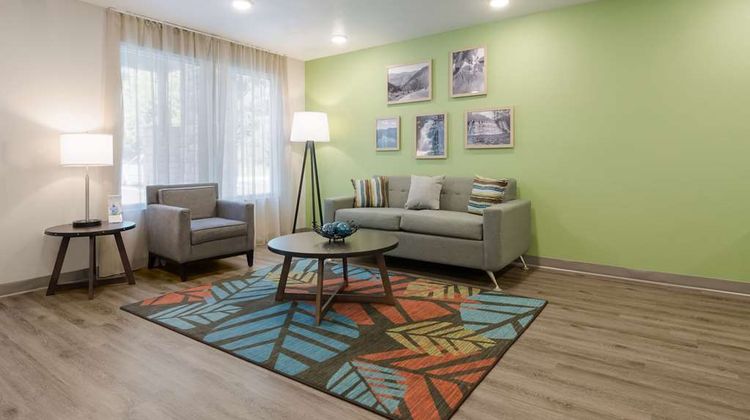 WoodSpring Suites Lobby