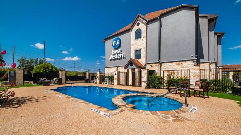 <b>Best Western SeaWorld San Antonio Pool</b>. Images powered by <a href="https://iceportal.shijigroup.com/" title="IcePortal" target="_blank">IcePortal</a>.