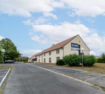 Hotel Kyriad Creil Chantilly Nord Exterior