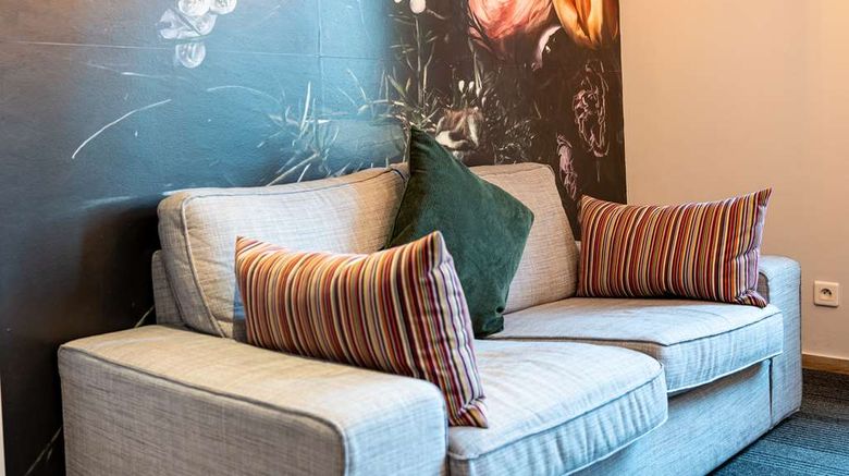 <b>Hotel Kyriad Creil Chantilly Nord Lobby</b>. Images powered by <a href="https://iceportal.shijigroup.com/" title="IcePortal" target="_blank">IcePortal</a>.