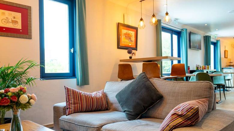 <b>Hotel Kyriad Creil Chantilly Nord Lobby</b>. Images powered by <a href="https://iceportal.shijigroup.com/" title="IcePortal" target="_blank">IcePortal</a>.