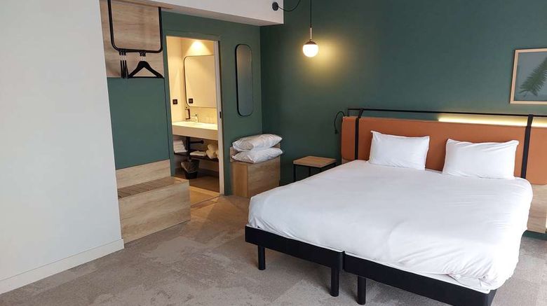<b>Campanile Saint-Brieuc Centre - Gare Room</b>. Images powered by <a href="https://iceportal.shijigroup.com/" title="IcePortal" target="_blank">IcePortal</a>.