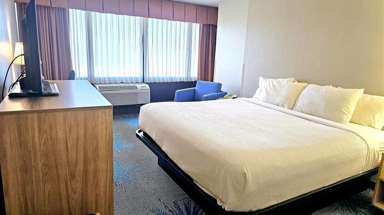 <b>Days Inn by Wyndham Rolla Room</b>. Images powered by <a href="https://iceportal.shijigroup.com/" title="IcePortal" target="_blank">IcePortal</a>.