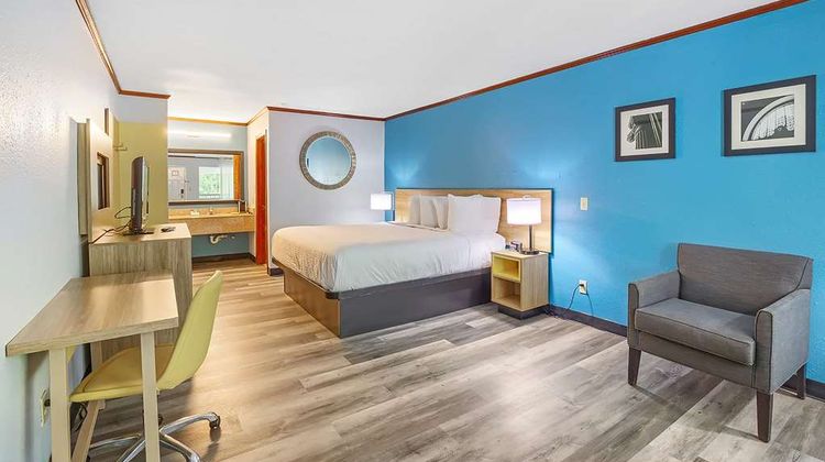 Days Inn by Wyndham Foley Room