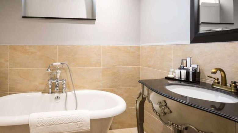 <b>Woughton House Hotel, WorldHotels Elite Room</b>. Images powered by <a href="https://iceportal.shijigroup.com/" title="IcePortal" target="_blank">IcePortal</a>.
