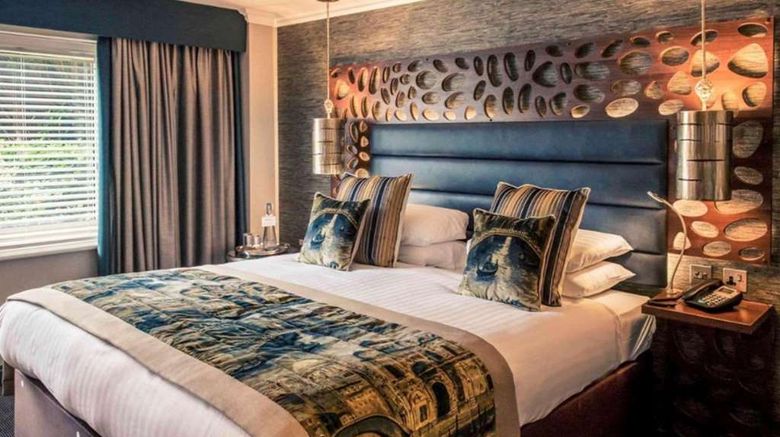 <b>Woughton House Hotel, WorldHotels Elite Room</b>. Images powered by <a href="https://iceportal.shijigroup.com/" title="IcePortal" target="_blank">IcePortal</a>.