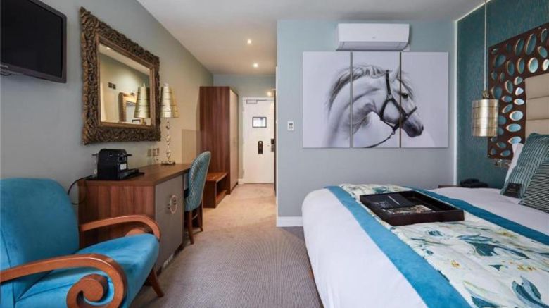 <b>Woughton House Hotel, WorldHotels Elite Room</b>. Images powered by <a href="https://iceportal.shijigroup.com/" title="IcePortal" target="_blank">IcePortal</a>.