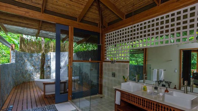 <b>Pacuare Eco Lodge Suite</b>. Images powered by <a href="https://iceportal.shijigroup.com/" title="IcePortal" target="_blank">IcePortal</a>.