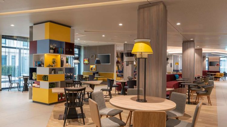 Hampton by Hilton Munich North Lobby