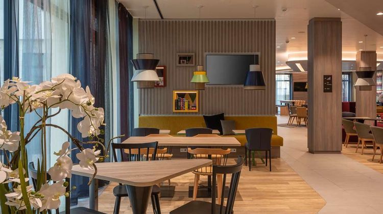 Hampton by Hilton Munich North Lobby