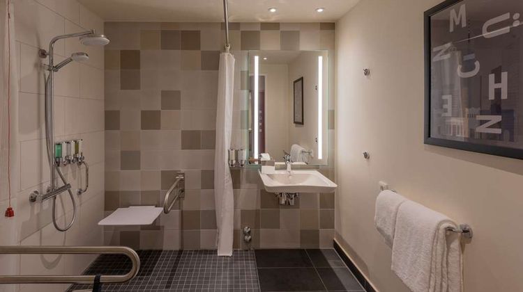 Hampton by Hilton Munich North Room