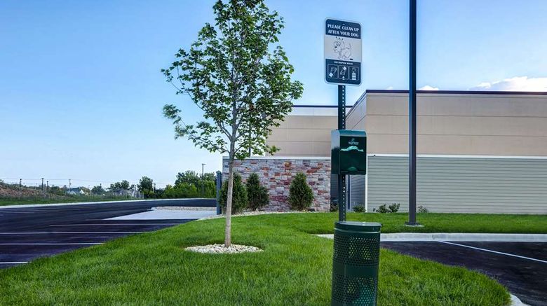 <b>Homewood Suites Oak Creek Milwaukee Exterior</b>. Images powered by <a href="https://iceportal.shijigroup.com/" title="IcePortal" target="_blank">IcePortal</a>.