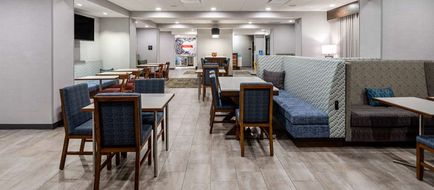 Hampton Inn Monticello Lobby