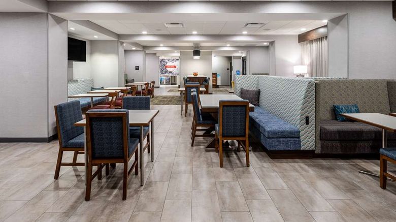 <b>Hampton Inn Monticello Lobby</b>. Images powered by <a href="https://iceportal.shijigroup.com/" title="IcePortal" target="_blank">IcePortal</a>.