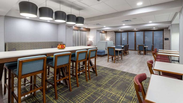<b>Hampton Inn Monticello Lobby</b>. Images powered by <a href="https://iceportal.shijigroup.com/" title="IcePortal" target="_blank">IcePortal</a>.