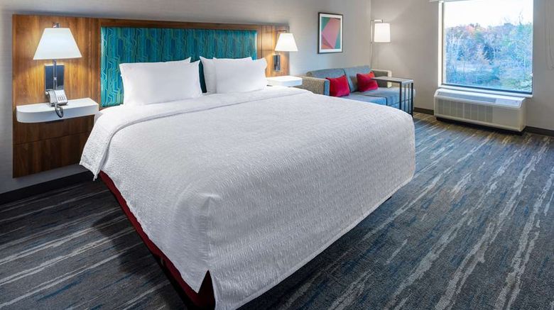 <b>Hampton Inn Monticello Room</b>. Images powered by <a href="https://iceportal.shijigroup.com/" title="IcePortal" target="_blank">IcePortal</a>.