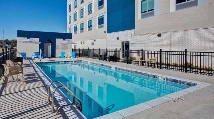 Hampton Inn by Hilton Paris Pool