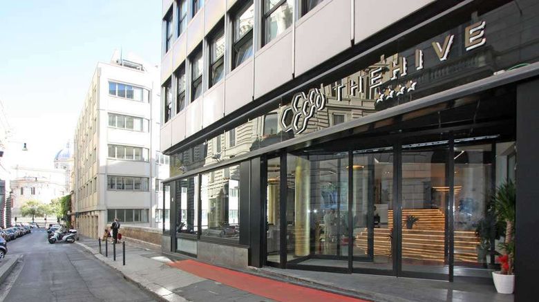 <b>The Hive Exterior</b>. Images powered by <a href="https://iceportal.shijigroup.com/" title="IcePortal" target="_blank">IcePortal</a>.