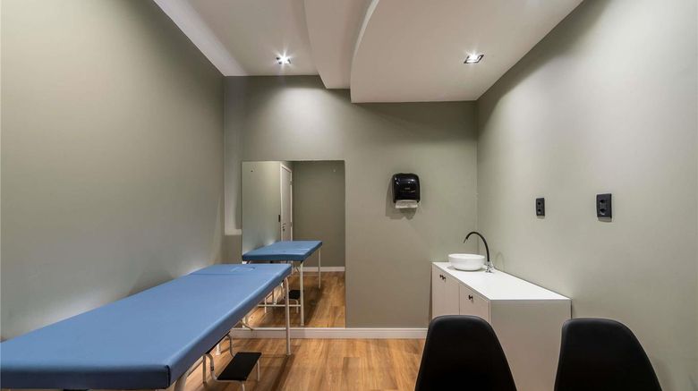 <b>Manhattan Porto Alegre by Mercure Spa</b>. Images powered by <a href="https://iceportal.shijigroup.com/" title="IcePortal" target="_blank">IcePortal</a>.