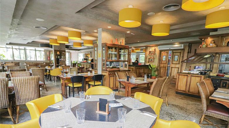 <b>Manhattan Porto Alegre by Mercure Restaurant</b>. Images powered by <a href="https://iceportal.shijigroup.com/" title="IcePortal" target="_blank">IcePortal</a>.