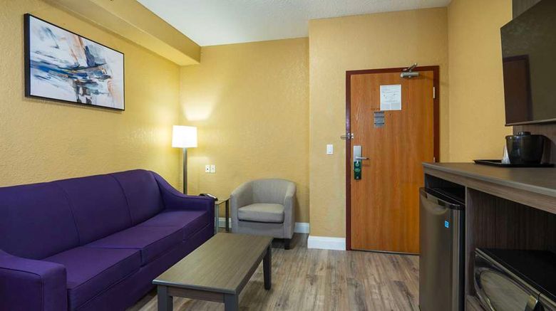 <b>Quality Inn and Suites Grimsby Suite</b>. Images powered by <a href="https://iceportal.shijigroup.com/" title="IcePortal" target="_blank">IcePortal</a>.