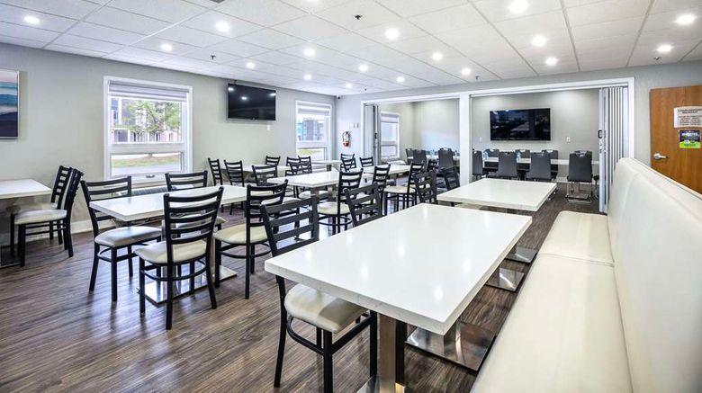 <b>Quality Inn and Suites Grimsby Restaurant</b>. Images powered by <a href="https://iceportal.shijigroup.com/" title="IcePortal" target="_blank">IcePortal</a>.