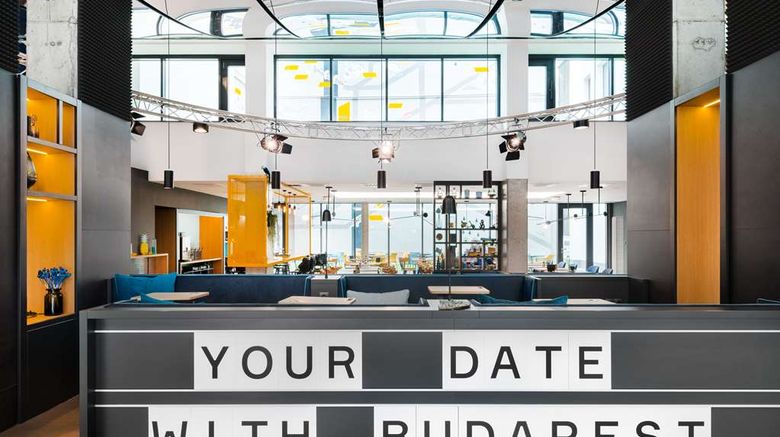 <b>D8 Hotel Budapest Lobby</b>. Images powered by <a href="https://iceportal.shijigroup.com/" title="IcePortal" target="_blank">IcePortal</a>.