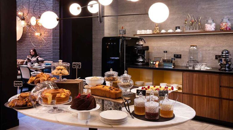 <b>Maison 46 Restaurant</b>. Images powered by <a href="https://iceportal.shijigroup.com/" title="IcePortal" target="_blank">IcePortal</a>.